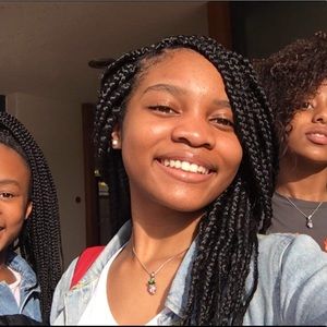 Meet your Posher, Demi